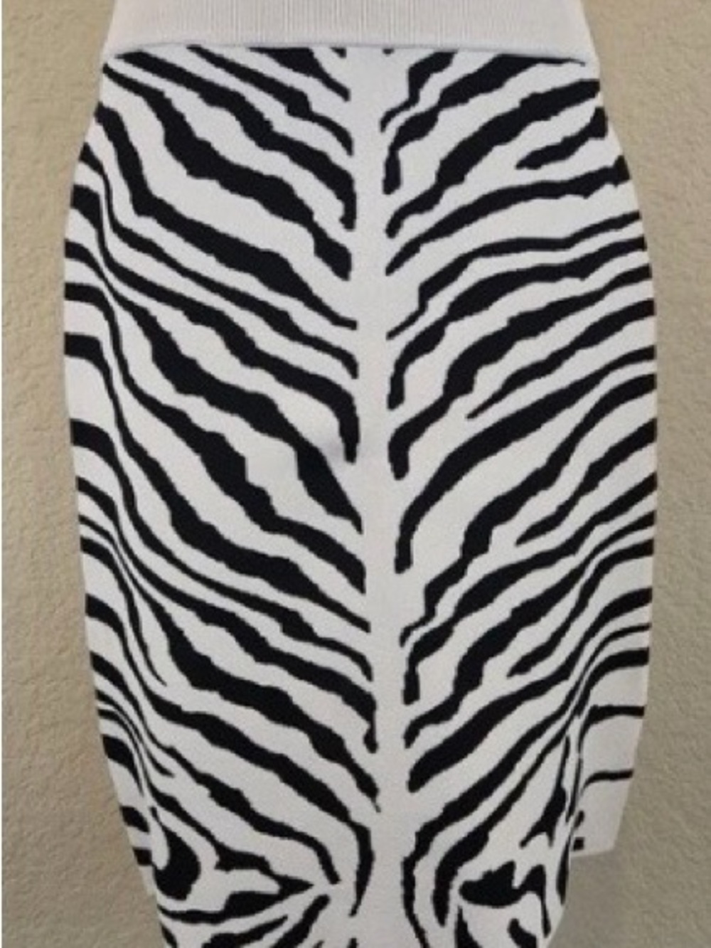 bebe Black and White Zebra-Print Knit Pencil Skirt L